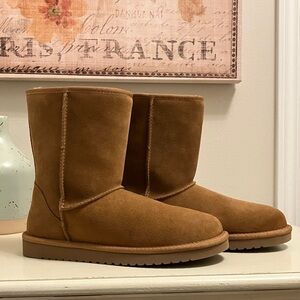 Koolaburra by Ugg Chestnut Suede Boots- NEW WITHOUT TAGS! Size 9